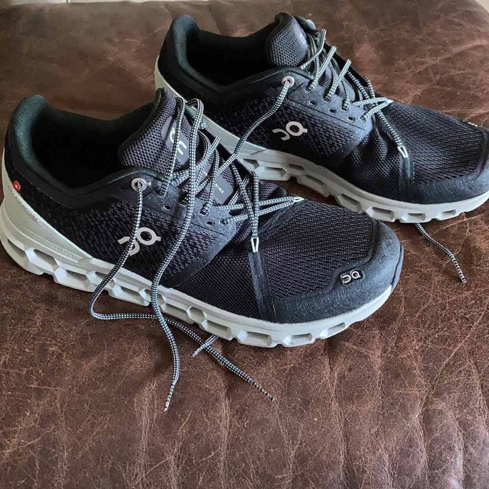 ON cloudstratus mens 10